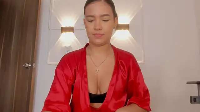 Hanna Risso online show from April 10, 6:04 pm