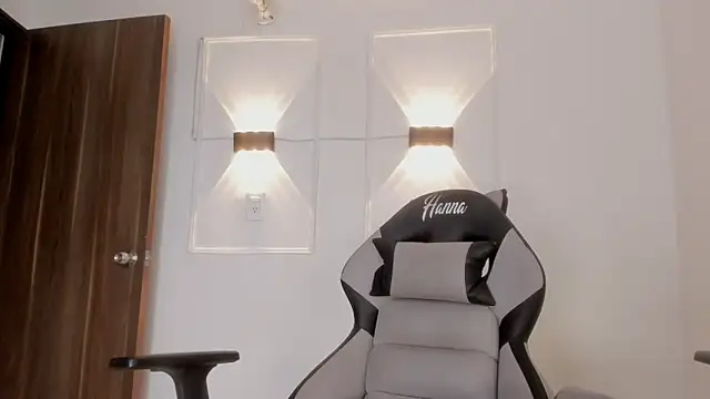 Hanna Risso online show from March 27, 5:47 pm