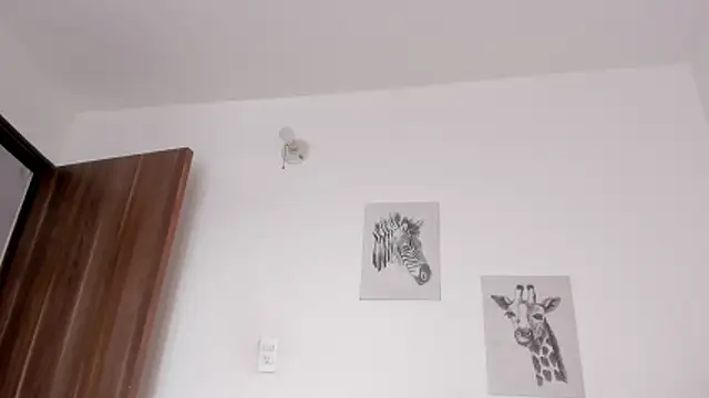 Snapshot of Hanna_Risso chatting on February 12, 5:56 pm Hanna Risso online show from February 12, 5:56 pm