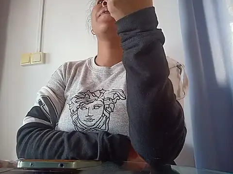 Snapshot of aleixane chatting on July 9, 7:42 am aleixane online show from July 9, 7:42 am