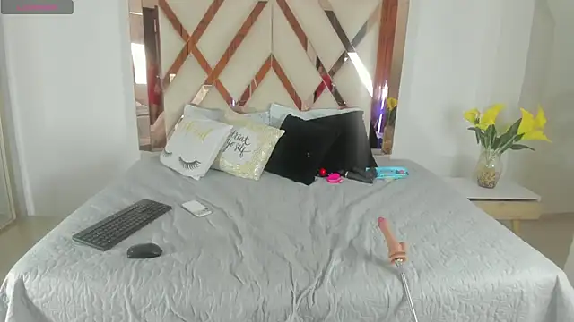 elena mature online show from March 4, 7:43 pm