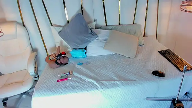 elena mature online show from April 15, 8:20 pm