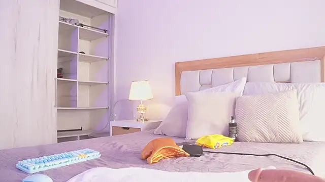 elena mature online show from December 5, 6:06 pm