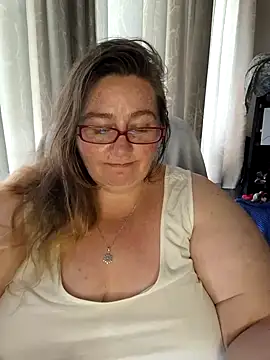Snapshot of Iceprincess2bad4u chatting on February 22, 3:14 pm Iceprincess2bad4u online show from February 22, 3:14 pm