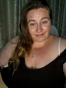 Snapshot of Iceprincess2bad4u chatting on February 2, 6:09 pm Iceprincess2bad4u online show from February 2, 6:09 pm