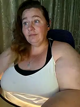Snapshot of Iceprincess2bad4u chatting on February 4, 6:06 pm Iceprincess2bad4u online show from February 4, 6:06 pm