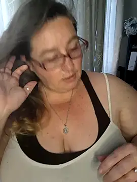 Snapshot of Iceprincess2bad4u chatting on February 26, 3:54 pm Iceprincess2bad4u online show from February 26, 3:54 pm