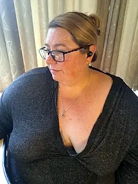 Iceprincess2bad4u online show from April 18, 6:27 am