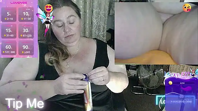 Snapshot of Iceprincess2bad4u chatting on March 15, 4:43 pm Iceprincess2bad4u online show from March 15, 4:43 pm