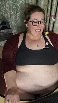 Snapshot of Iceprincess2bad4u chatting on September 17, 6:21 pm Iceprincess2bad4u online show from September 17, 6:21 pm