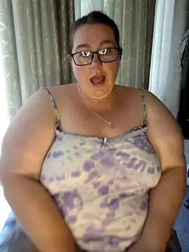 Snapshot of Iceprincess2bad4u chatting on February 23, 6:28 am Iceprincess2bad4u online show from February 23, 6:28 am
