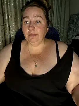 Snapshot of Iceprincess2bad4u chatting on February 17, 6:06 pm Iceprincess2bad4u online show from February 17, 6:06 pm