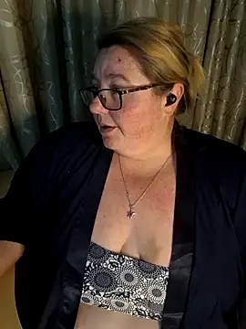 Iceprincess2bad4u online show from May 21, 7:22 pm