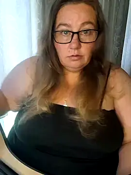 Snapshot of Iceprincess2bad4u chatting on March 23, 7:42 am Iceprincess2bad4u online show from March 23, 7:42 am