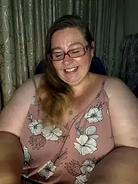 Snapshot of Iceprincess2bad4u chatting on February 15, 5:17 pm Iceprincess2bad4u online show from February 15, 5:17 pm