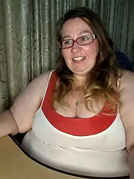 Snapshot of Iceprincess2bad4u chatting on February 13, 6:05 pm Iceprincess2bad4u online show from February 13, 6:05 pm