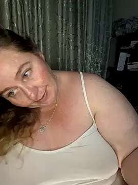 Snapshot of Iceprincess2bad4u chatting on February 25, 6:01 pm Iceprincess2bad4u online show from February 25, 6:01 pm