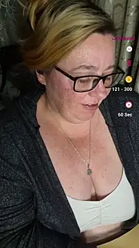 Snapshot of Iceprincess2bad4u chatting on September 15, 6:08 pm Iceprincess2bad4u online show from September 15, 6:08 pm