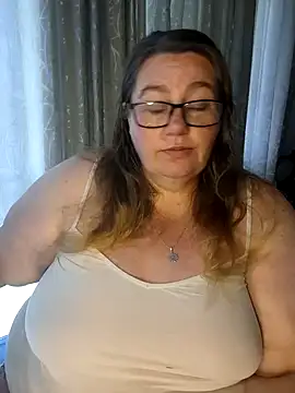Snapshot of Iceprincess2bad4u chatting on March 22, 5:28 am Iceprincess2bad4u online show from March 22, 5:28 am