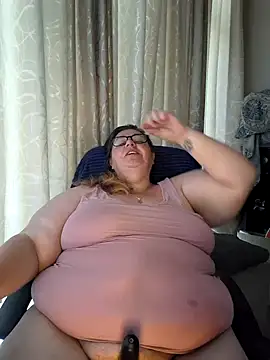 Snapshot of Iceprincess2bad4u chatting on February 9, 6:22 am Iceprincess2bad4u online show from February 9, 6:22 am