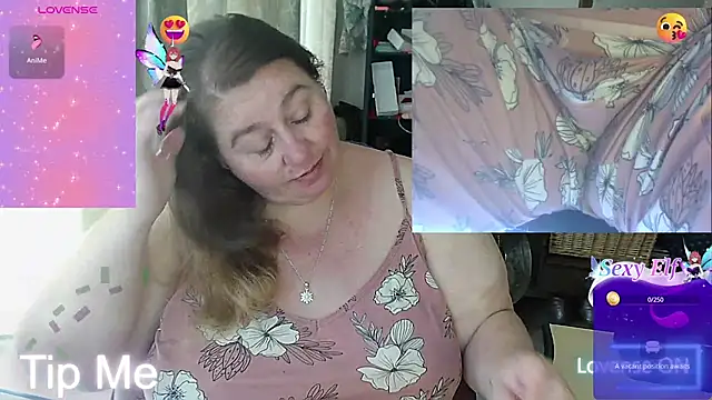 Snapshot of Iceprincess2bad4u chatting on March 15, 7:20 am Iceprincess2bad4u online show from March 15, 7:20 am