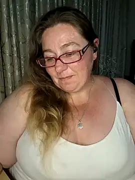 Snapshot of Iceprincess2bad4u chatting on March 6, 5:54 pm Iceprincess2bad4u online show from March 6, 5:54 pm