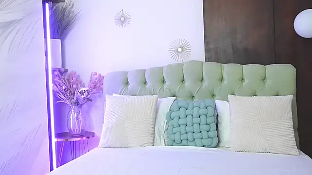 Snapshot of Britney_Lynn chatting on September 29, 3:57 am Britney Lynn online show from September 29, 3:57 am