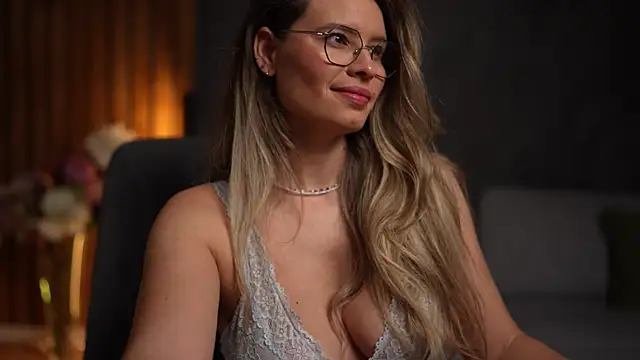 BrandyWhite online show from November 18, 5:22 am