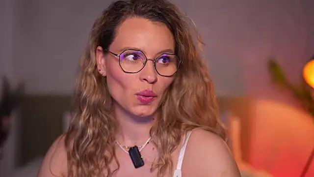 BrandyWhite online show from May 16, 4:22 am