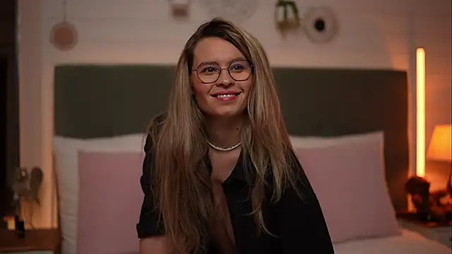 BrandyWhite online show from March 28, 4:57 am