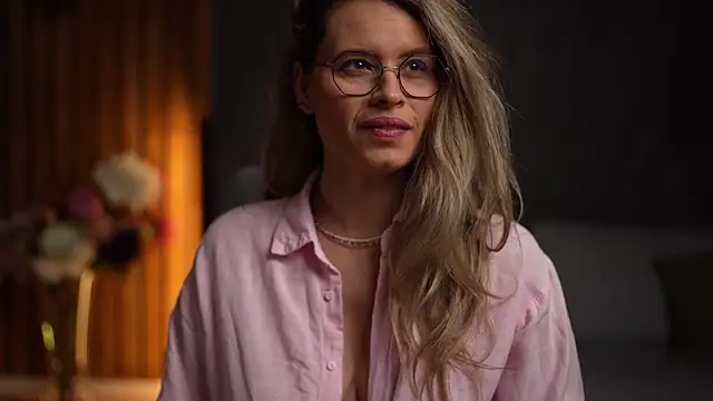 BrandyWhite online show from December 21, 4:58 am