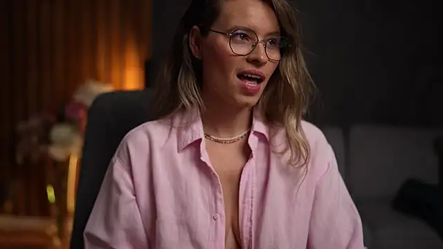 BrandyWhite online show from November 3, 4:39 am