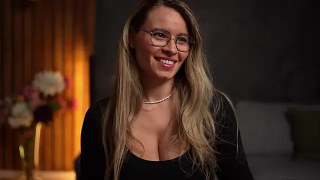 BrandyWhite online show from February 4, 5:35 am