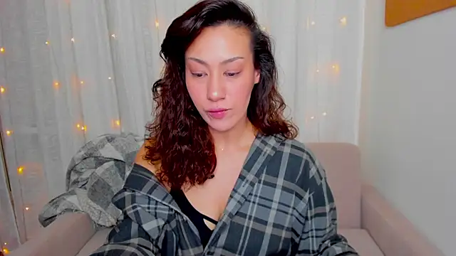 Snapshot of FieryHeart chatting on February 16, 7:23 pm FieryHeart online show from February 16, 7:23 pm