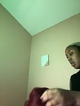 Snapshot of gypsydoll chatting on November 27, 6:36 am gypsydoll online show from November 27, 6:36 am