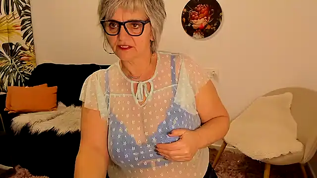 Milf-Ella online show from February 24, 9:37 pm