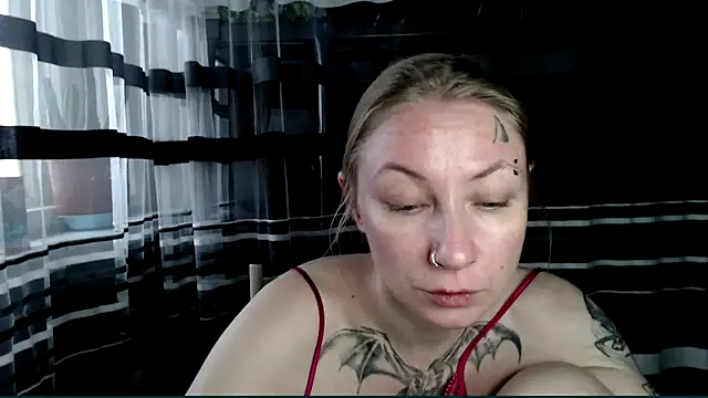 Snapshot of cold_lollipop chatting on November 20, 7:20 am cold lollipop online show from November 20, 7:20 am