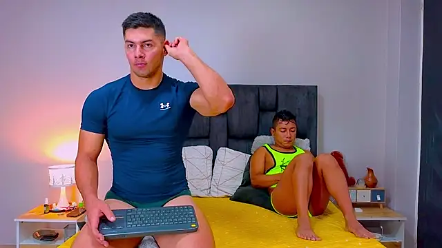 FelipeAndMarcello3 online show from April 14, 2:11 pm