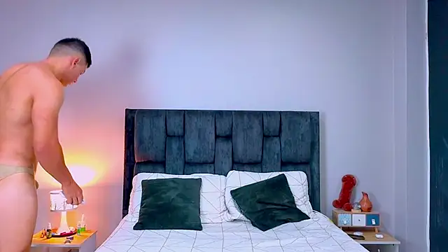 FelipeAndMarcello3 online show from April 15, 2:10 pm