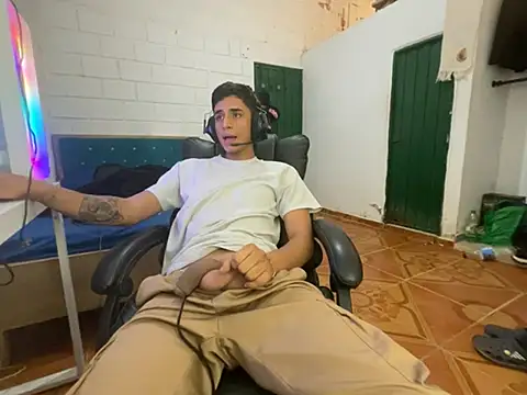 Max TheHorseDick online show from March 15, 9:11 pm