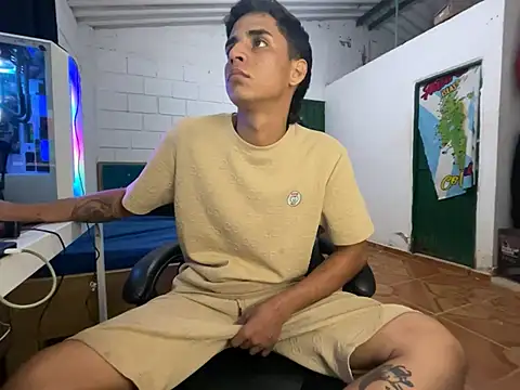 Max TheHorseDick online show from April 14, 3:44 am