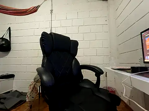 Max TheHorseDick online show from December 16, 2:05 am