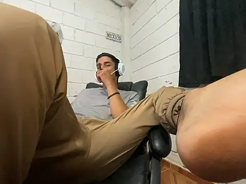Max TheHorseDick online show from May 27, 1:57 am