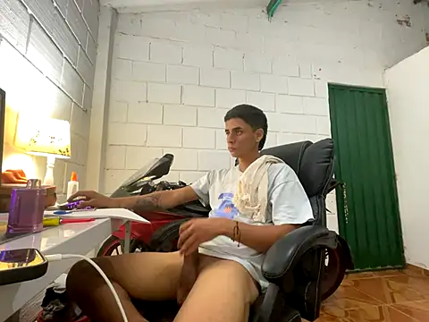 Max TheHorseDick online show from November 20, 2:12 am