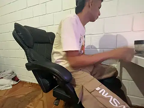 Max TheHorseDick online show from January 12, 2:51 am