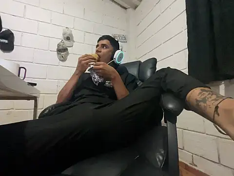 Max TheHorseDick online show from June 2, 5:29 am