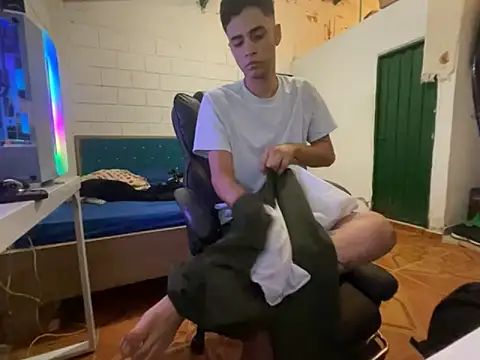 Max TheHorseDick online show from March 18, 5:58 pm