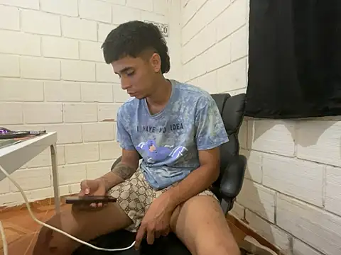 Max TheHorseDick online show from May 17, 11:49 pm