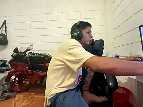 Max TheHorseDick online show from December 3, 11:58 pm