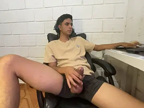 Max TheHorseDick online show from March 12, 6:17 am